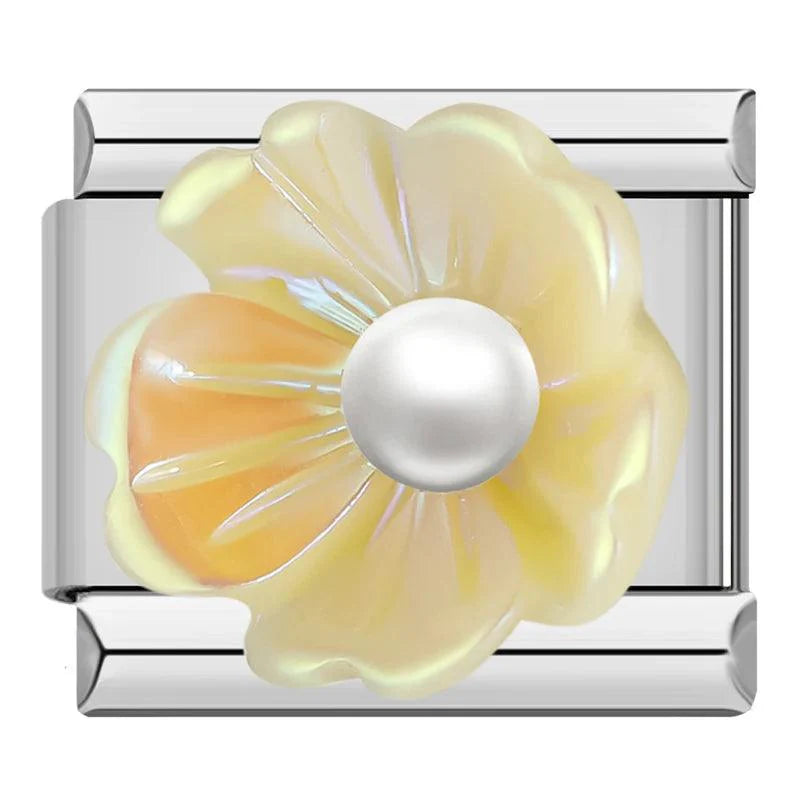 Yellow Flower and its Pearl in 3D